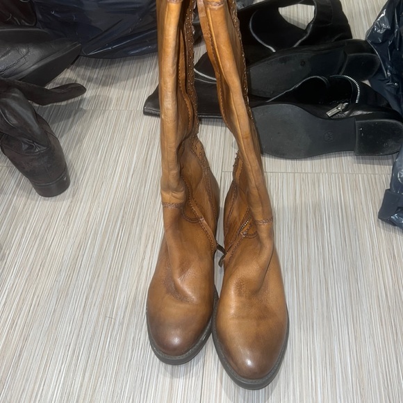 Brown leather Boots - Picture 1 of 5